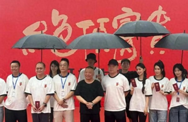 久联优配 “烂片之王”郭德纲新剧开机，岳云鹏领衔主演，郭麒麟无缘参与